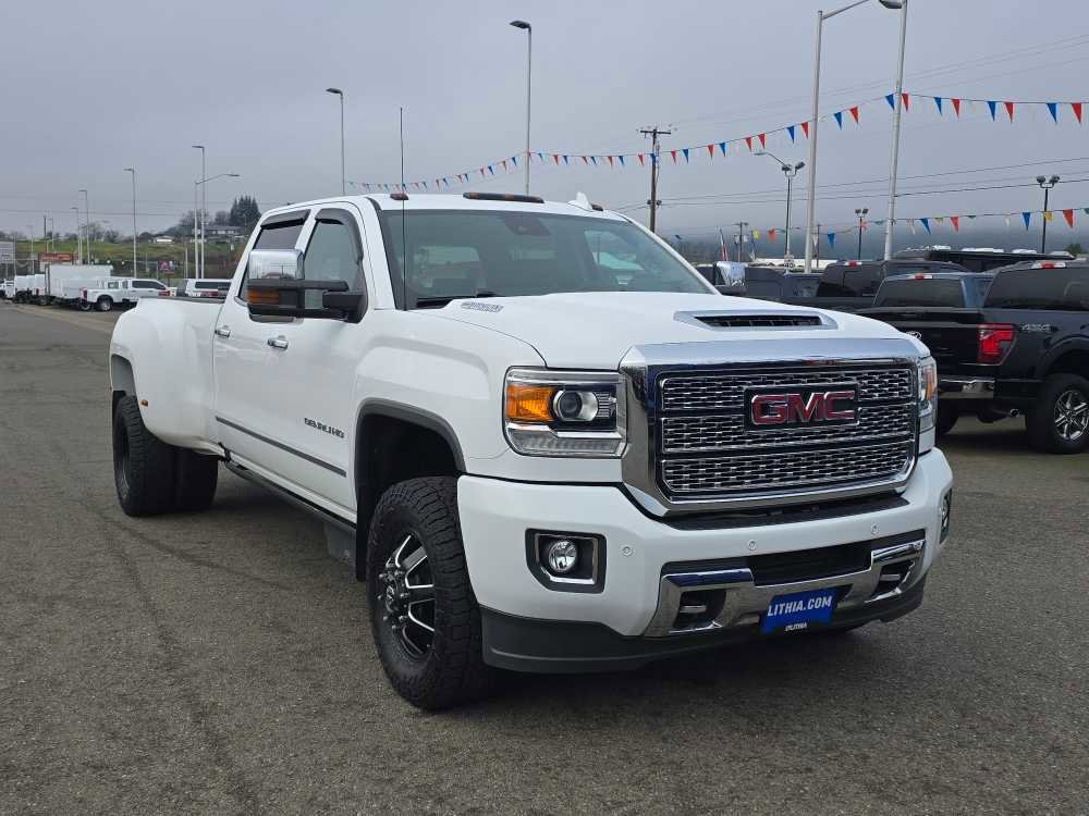 Used 2019 GMC Sierra 3500 Denali w/ Duramax Plus Package image 8