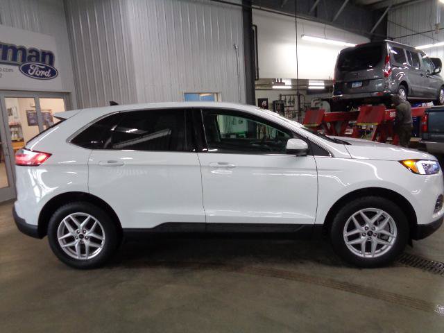 Certified 2024 Ford Edge SEL w/ Convenience Package AWD/4WD image 2