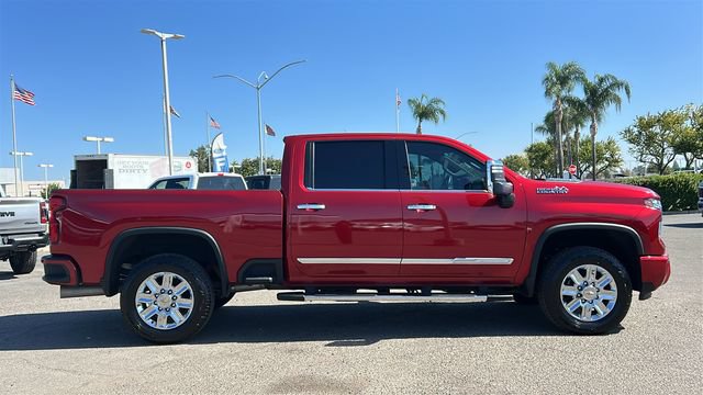 Used 2024 Chevrolet Silverado 2500 High Country w/ High Country Premium Package AWD/4WD image 2