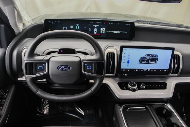 Certified 2025 Ford Expedition Active AWD/4WD image 25