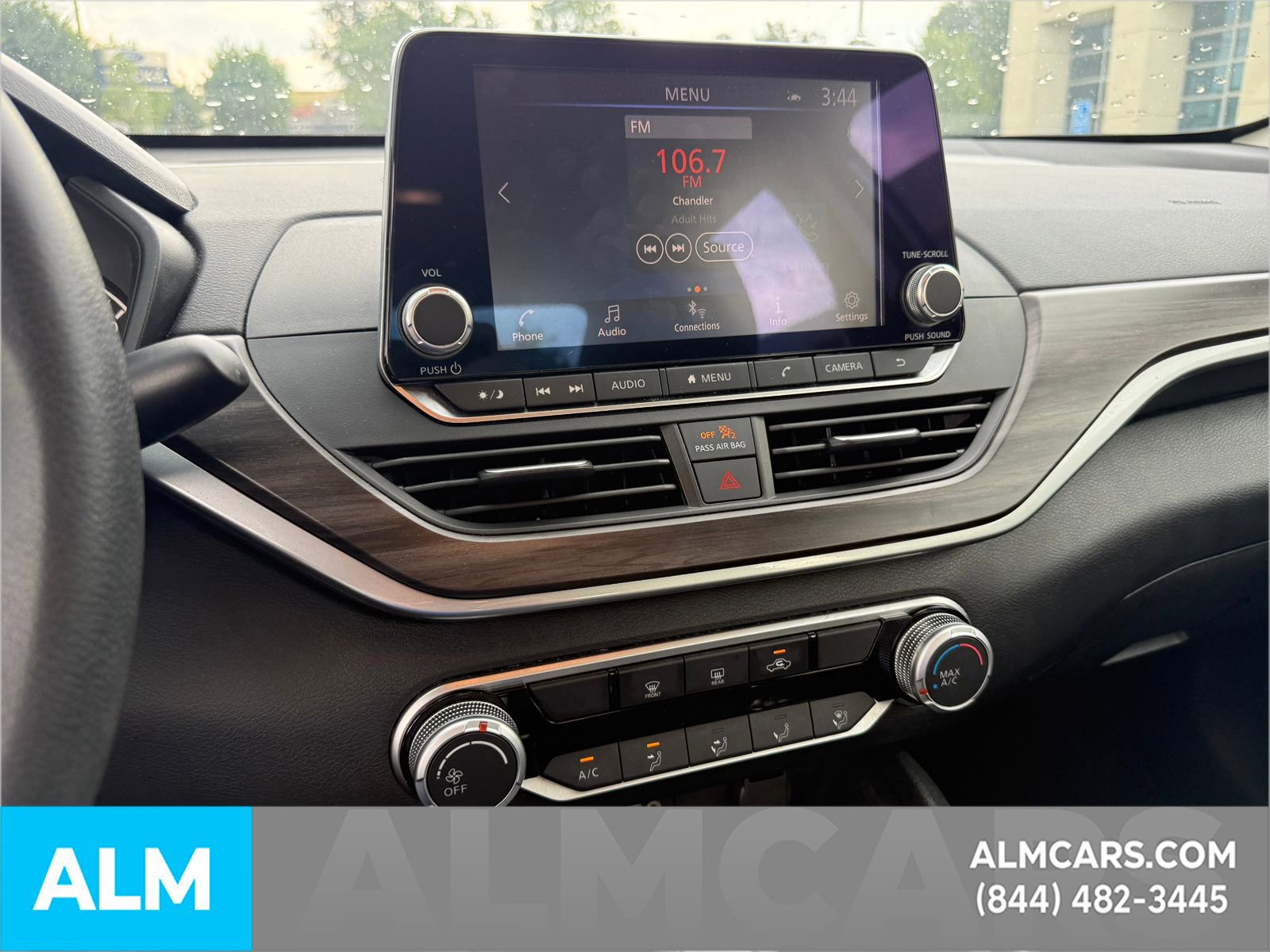 Used 2025 Nissan Altima 2.5 SV FWD image 12