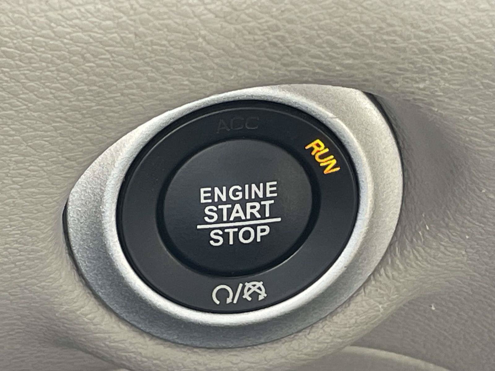Used 2024 Chrysler Pacifica Touring-L FWD image 21
