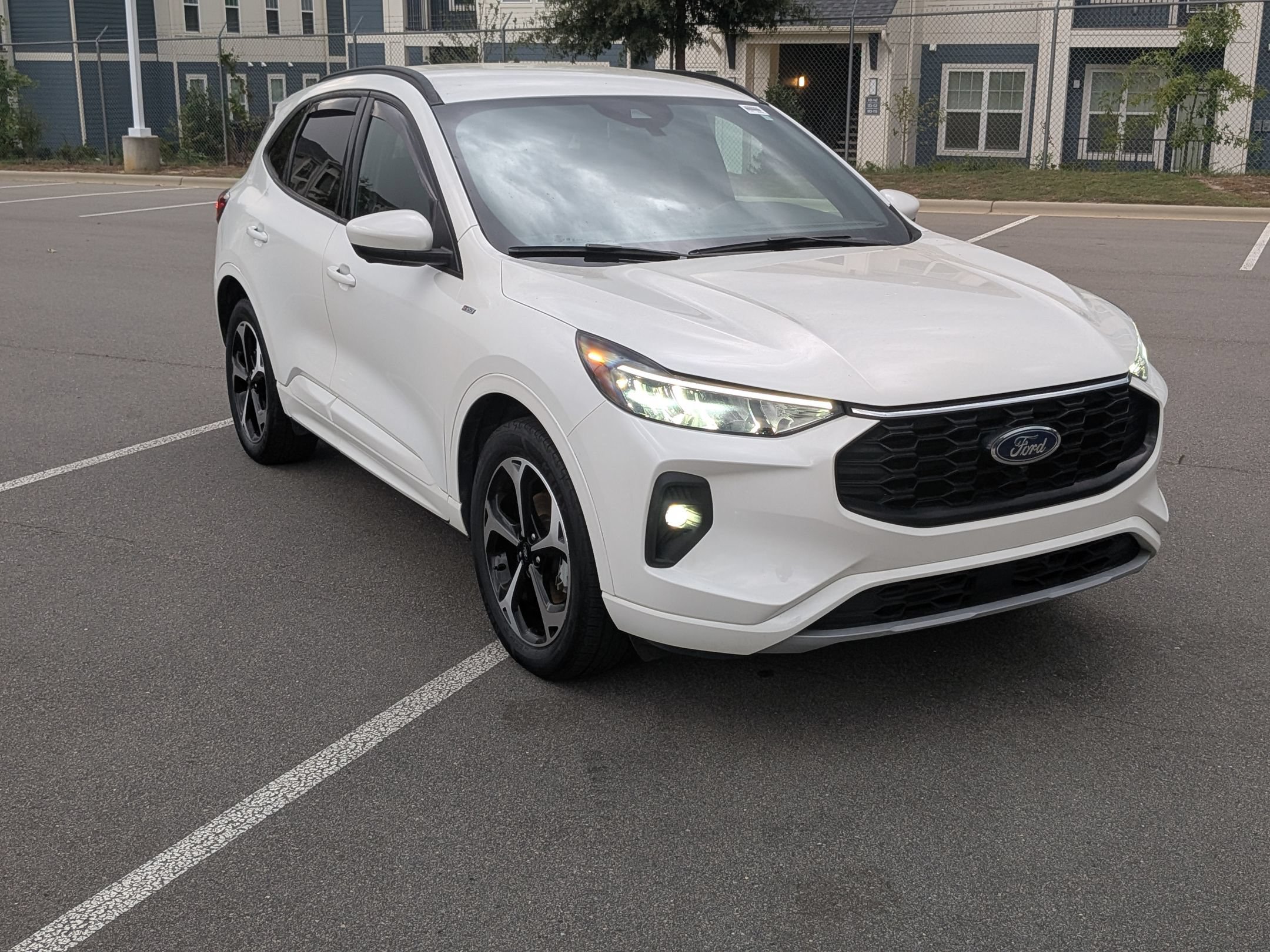 Certified 2023 Ford Escape ST-Line Select w/ Tech Pack #2 AWD/4WD image 2