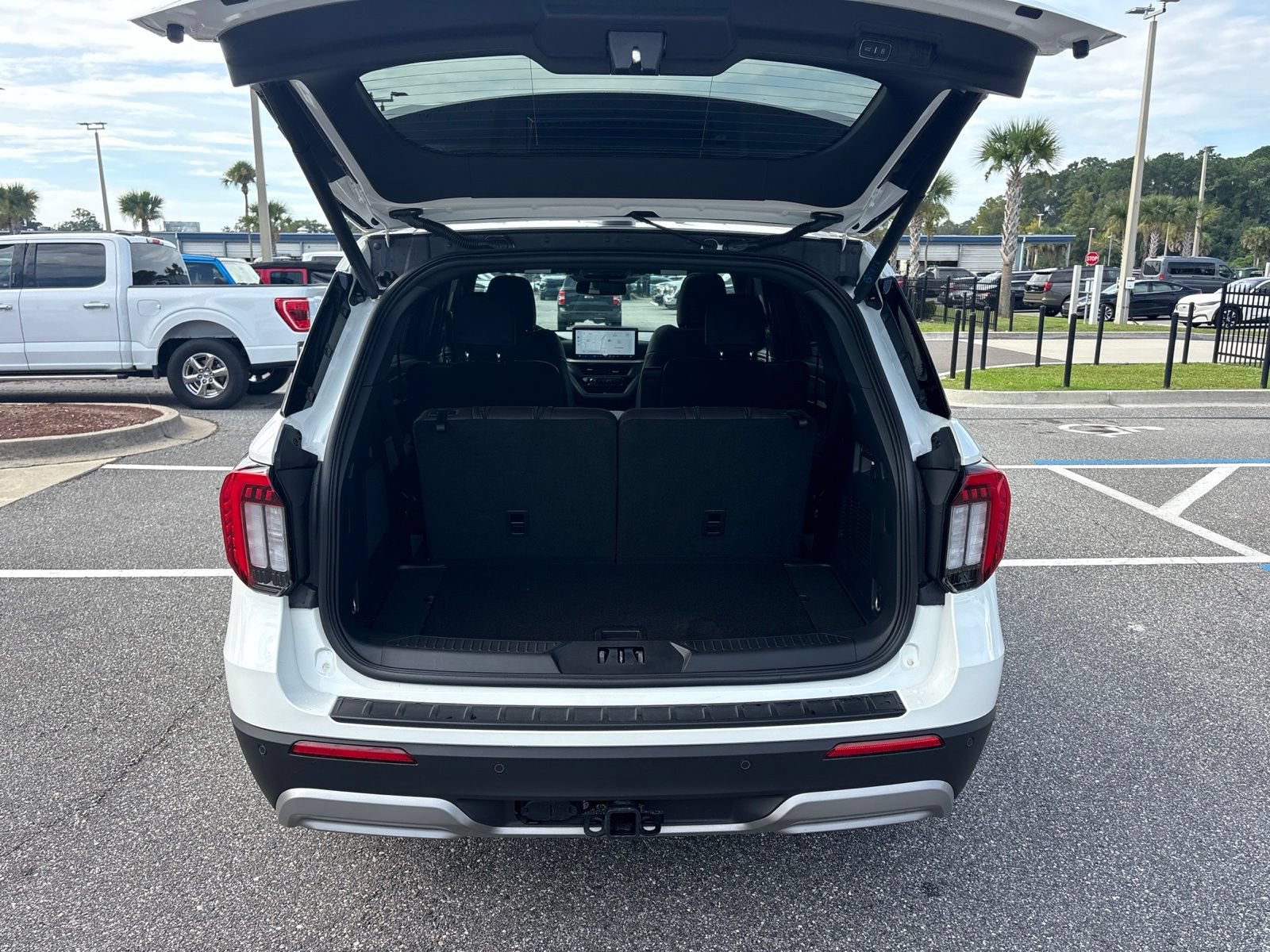 Certified 2025 Ford Explorer Platinum RWD image 9