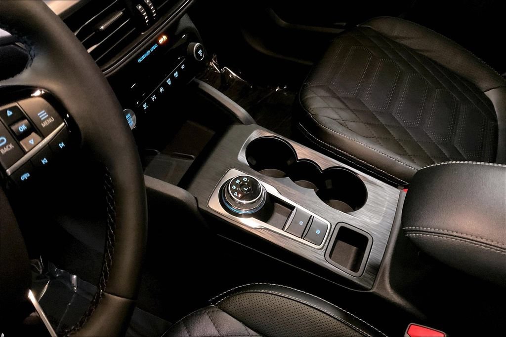 Certified 2023 Ford Escape Platinum w/ Premium Technology Package AWD/4WD image 16