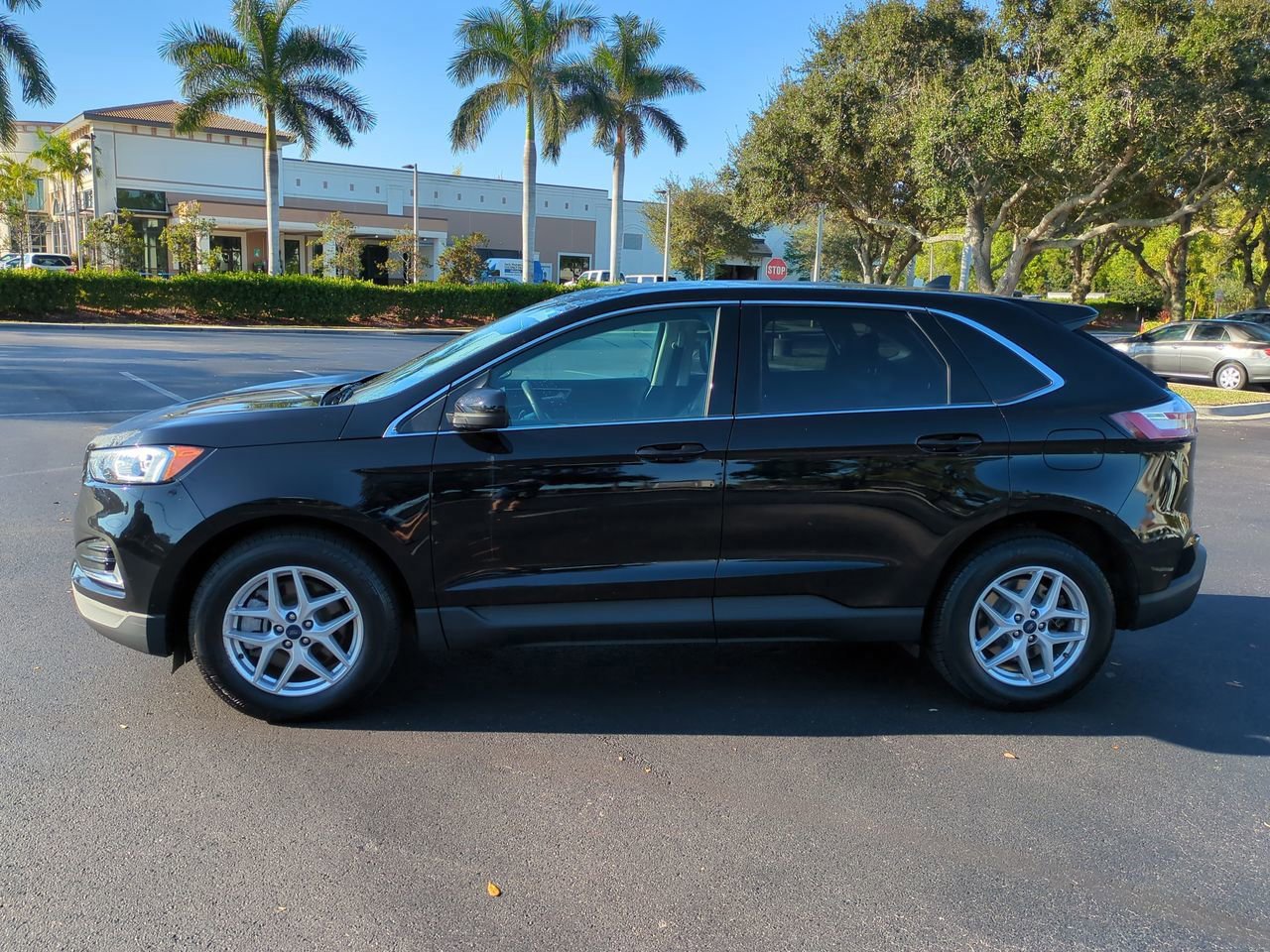 Certified 2022 Ford Edge SEL image 2