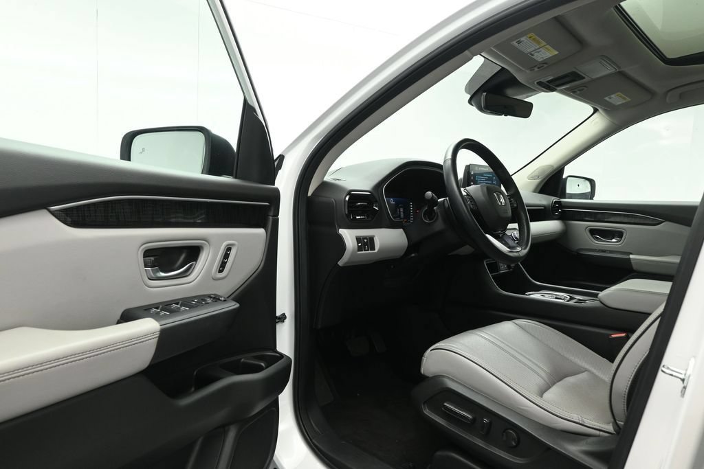 Used 2023 Honda Pilot Elite image 6