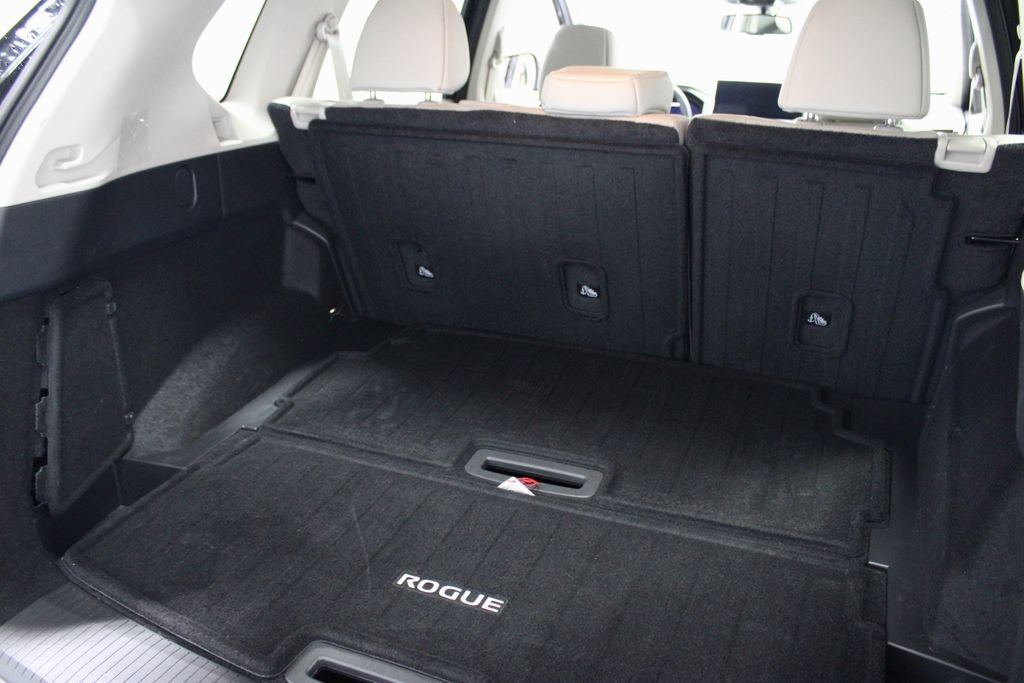 Used 2025 Nissan Rogue SL AWD/4WD image 13