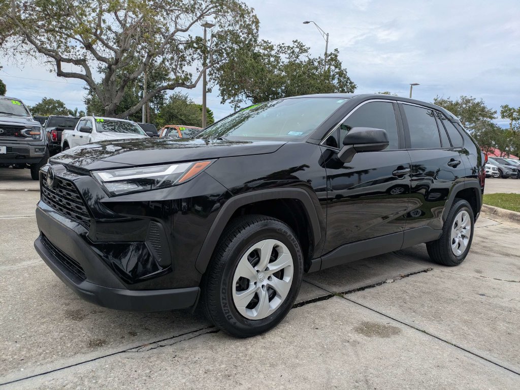 Used 2024 Toyota RAV4 LE FWD image 3
