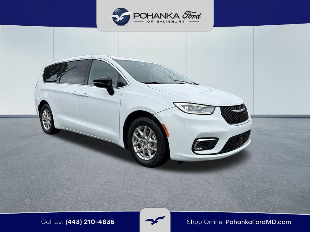 Used 2025 Chrysler Pacifica Select FWD image 4