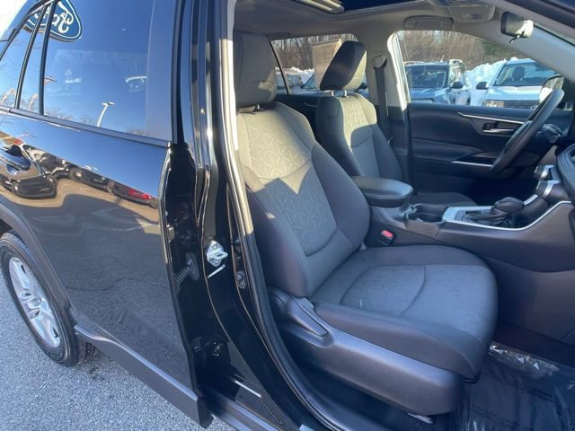Used 2021 Toyota RAV4 XLE w/ Convenience Package image 30