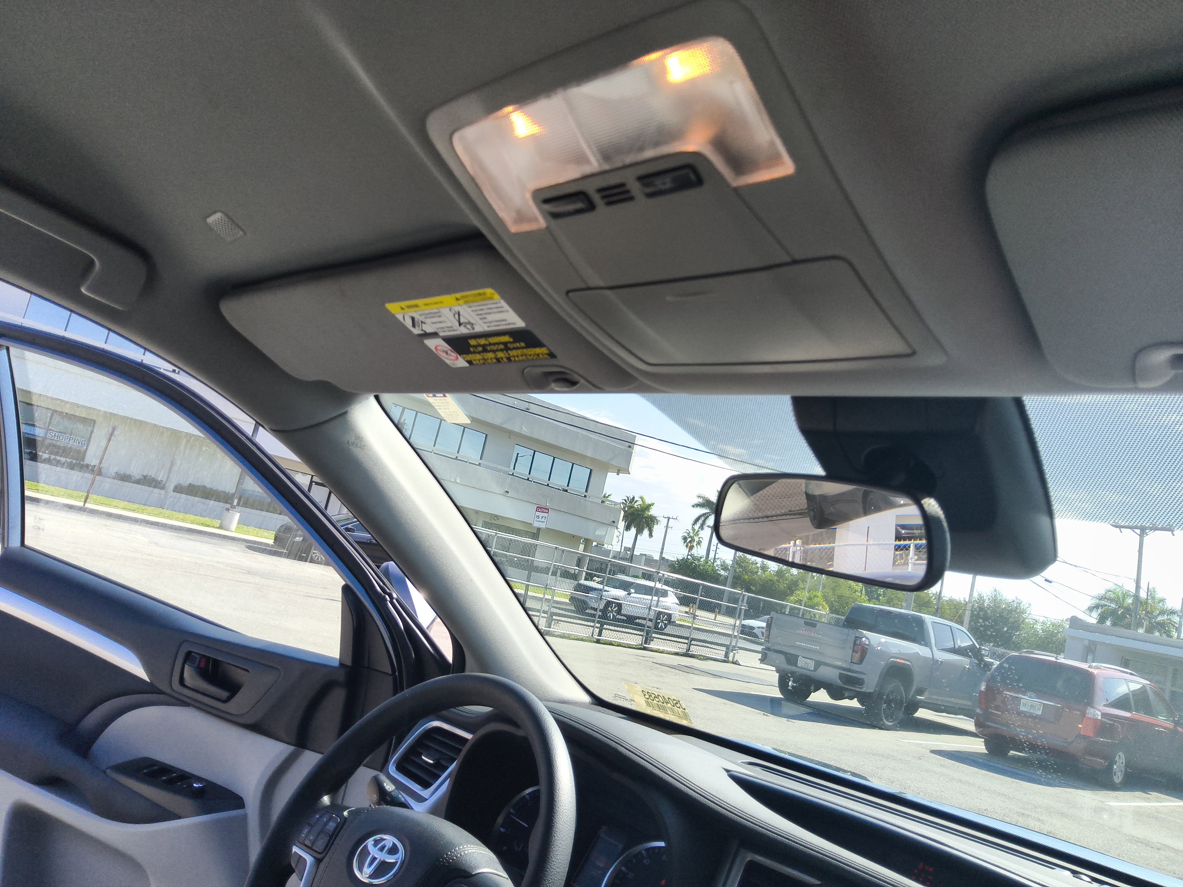 Used 2018 Toyota Highlander LE FWD image 30