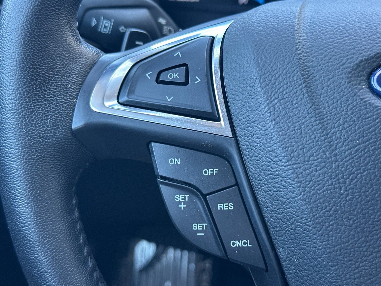 Certified 2018 Ford Fusion SE w/ Fusion SE Technology Package FWD image 26