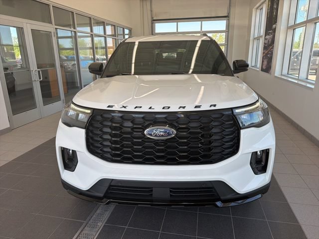 Certified 2025 Ford Explorer ST-Line AWD/4WD image 2