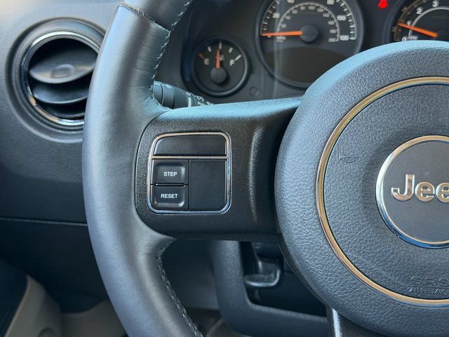 Used 2017 Jeep Patriot Latitude FWD image 34