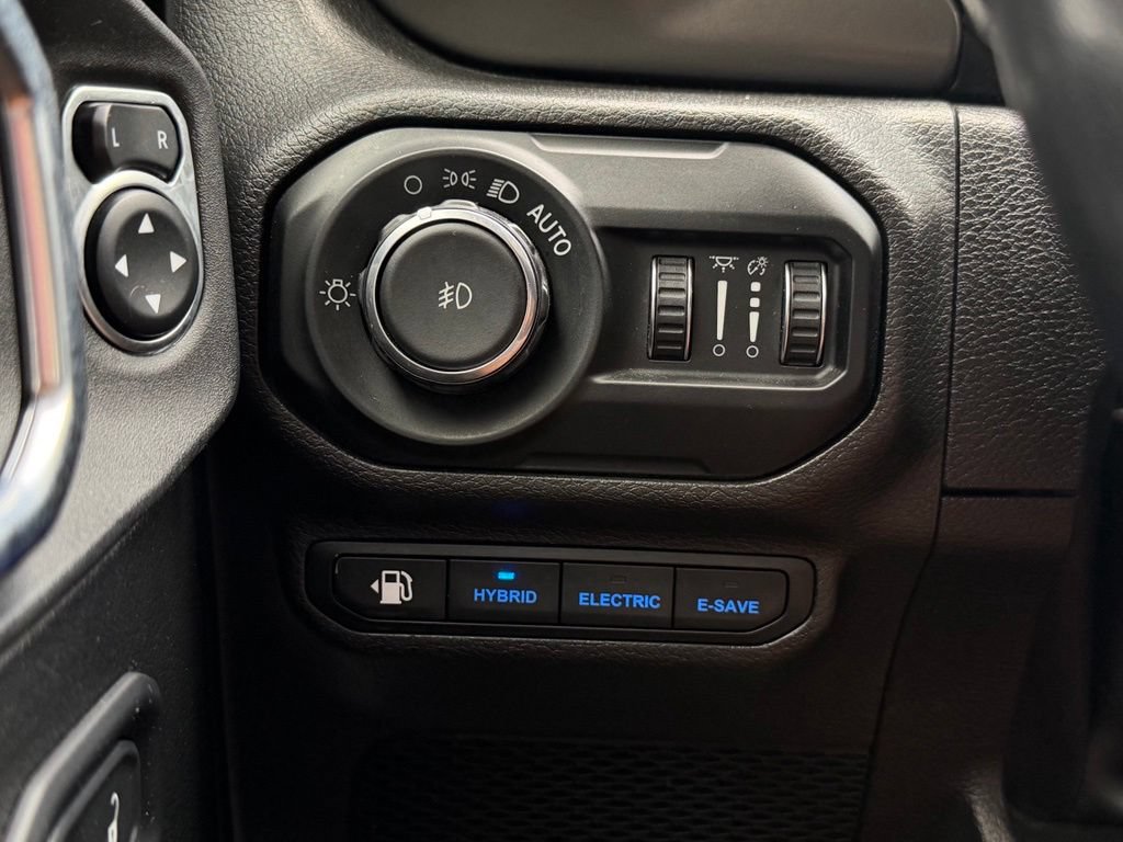 Used 2022 Jeep Wrangler Unlimited Rubicon 4xe w/ Cold Weather Group AWD/4WD image 29