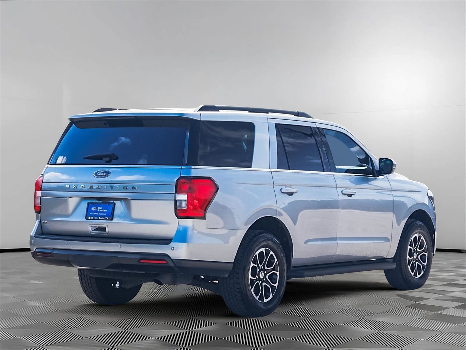 Certified 2022 Ford Expedition XLT RWD image 4