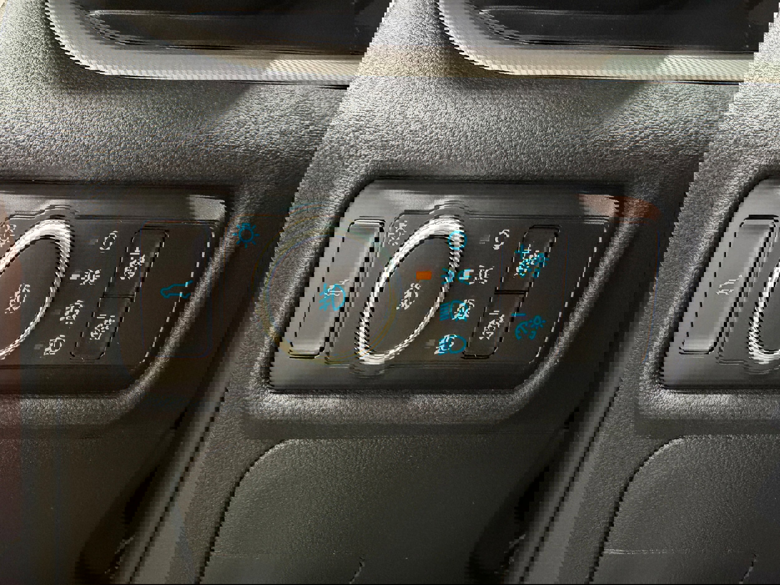 Certified 2020 Ford Explorer XLT w/ Equipment Group 202A image 16