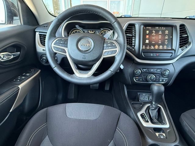 Used 2017 Jeep Cherokee Latitude w/ Safety/Convenience Group FWD image 22