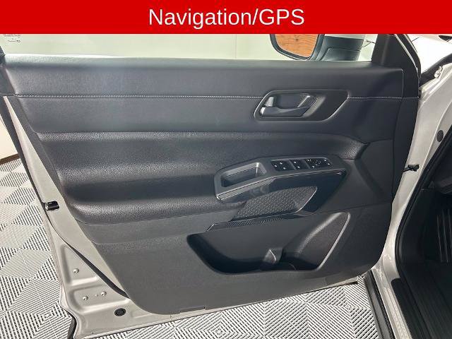 Used 2024 Nissan Pathfinder SV AWD/4WD image 10