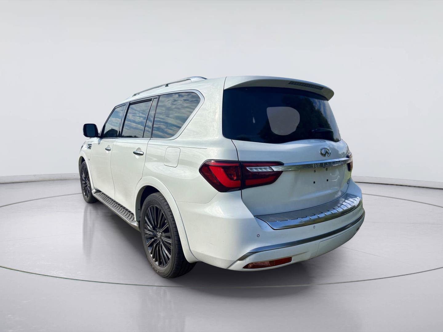 Used 2019 INFINITI QX80 Limited w/ All-Season Package AWD/4WD image 3