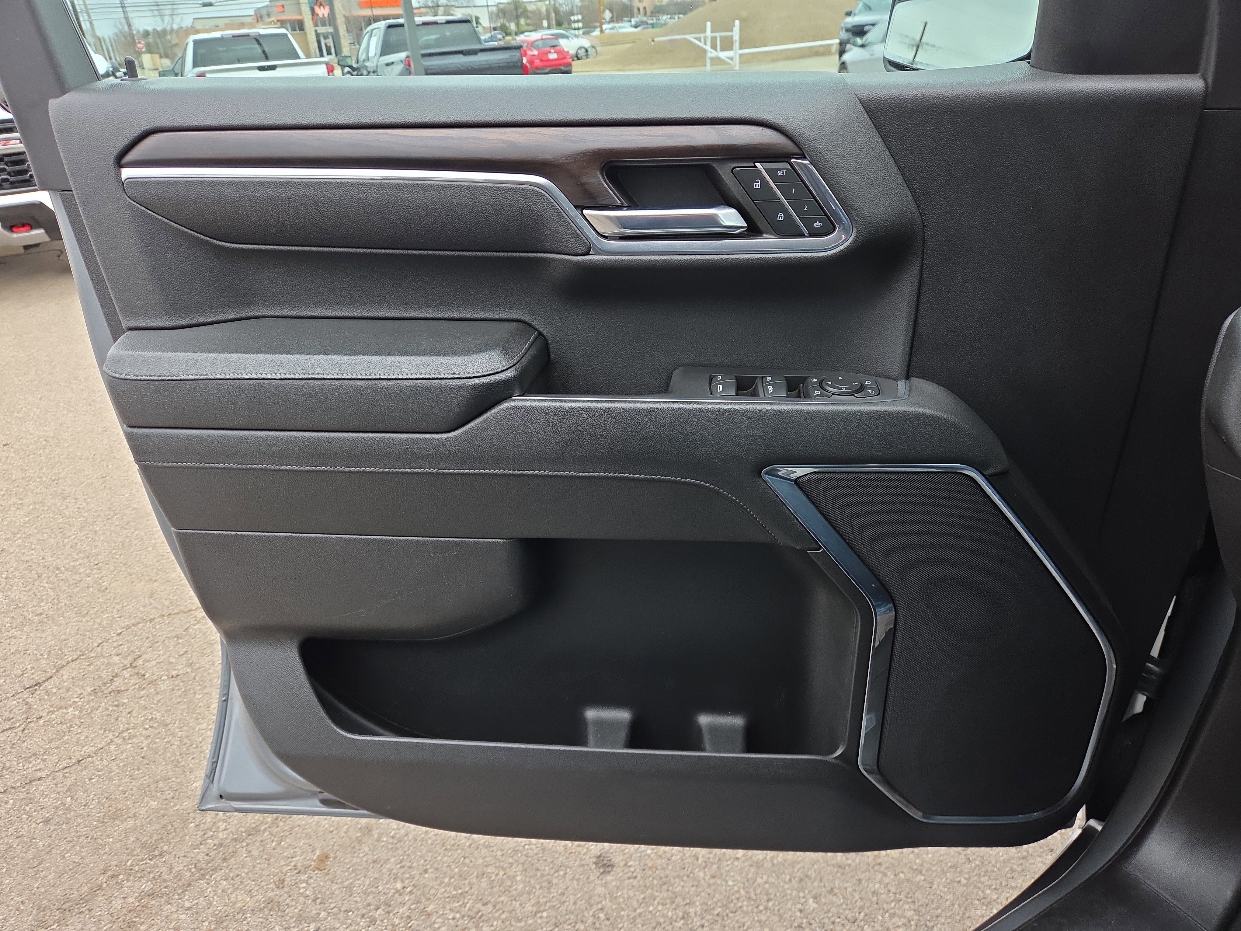 Used 2024 GMC Sierra 1500 SLT image 17