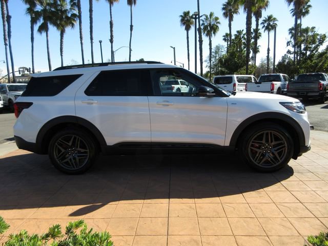 Certified 2025 Ford Explorer ST-Line w/ Premium Package image 5