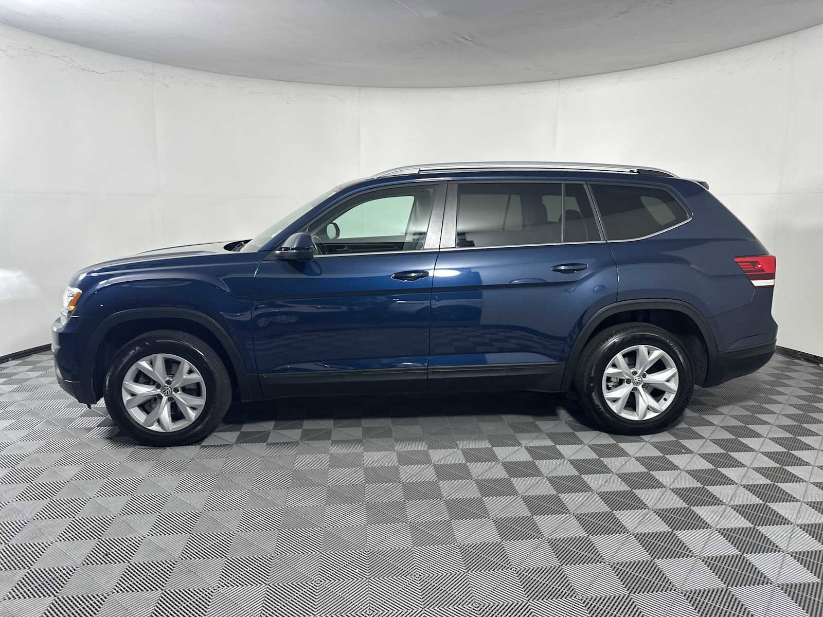Used 2019 Volkswagen Atlas SE FWD image 2