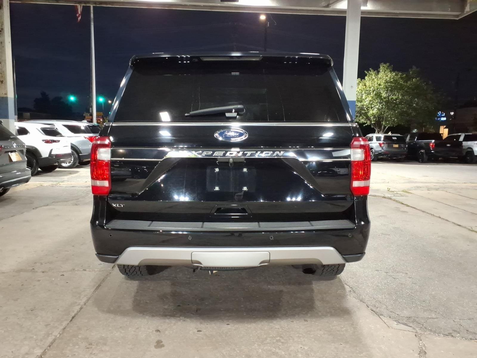 Certified 2018 Ford Expedition XLT w/ Equipment Group 202A AWD/4WD image 4