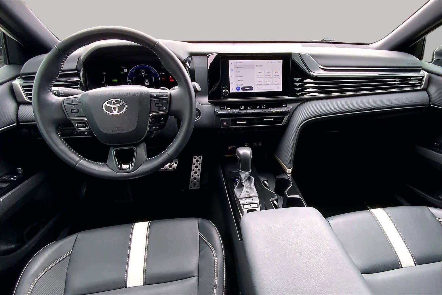 Used 2025 Toyota Camry SE w/ Convenience Package FWD image 16