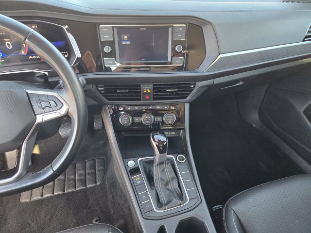 Used 2024 Volkswagen Jetta SE FWD image 17