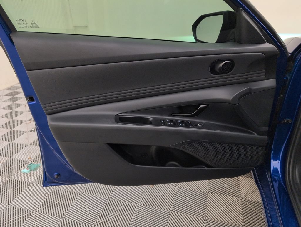 Used 2025 Hyundai Elantra Sport FWD image 31