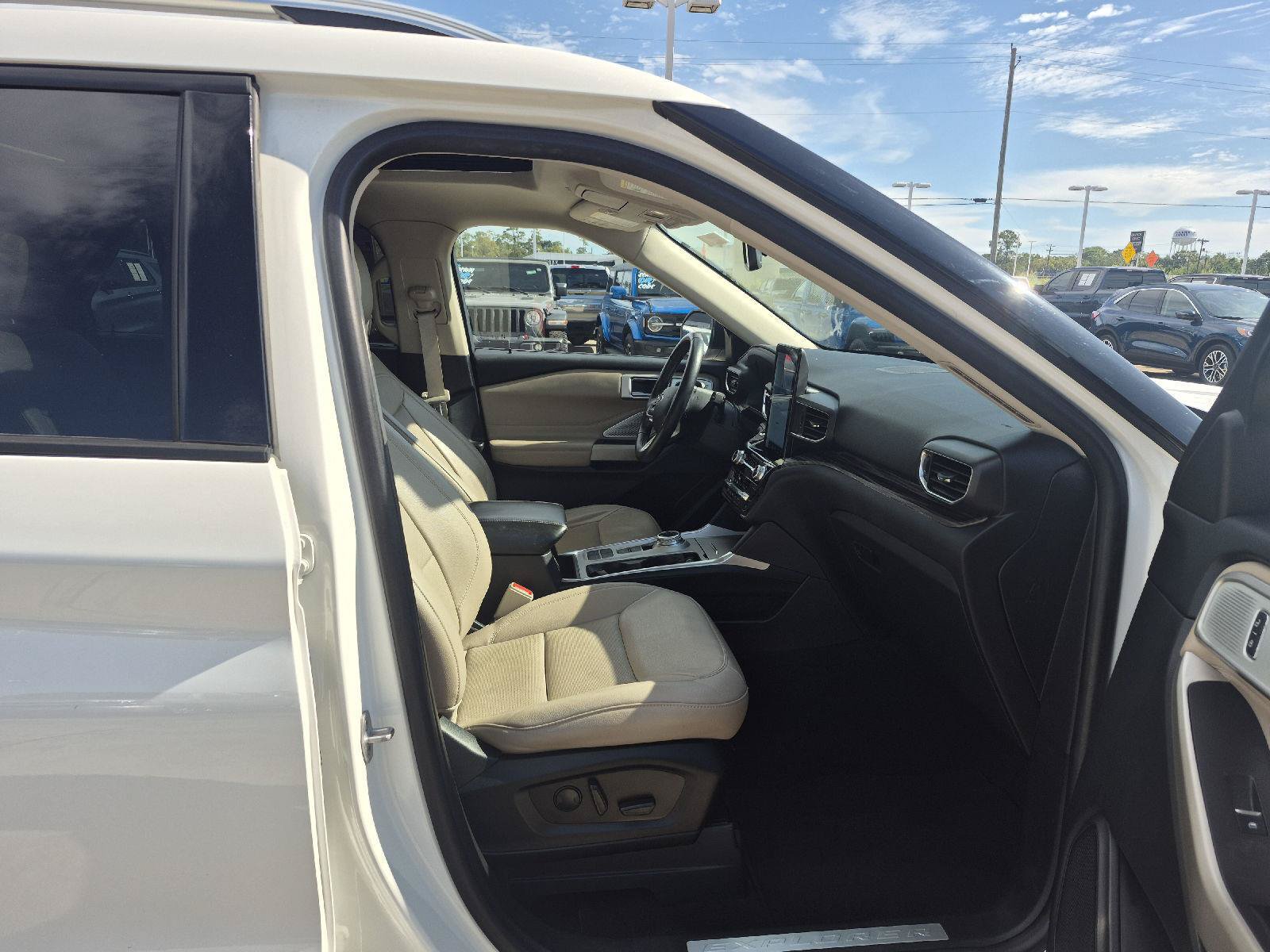 Certified 2023 Ford Explorer Limited w/ Limited Technology Package RWD image 12