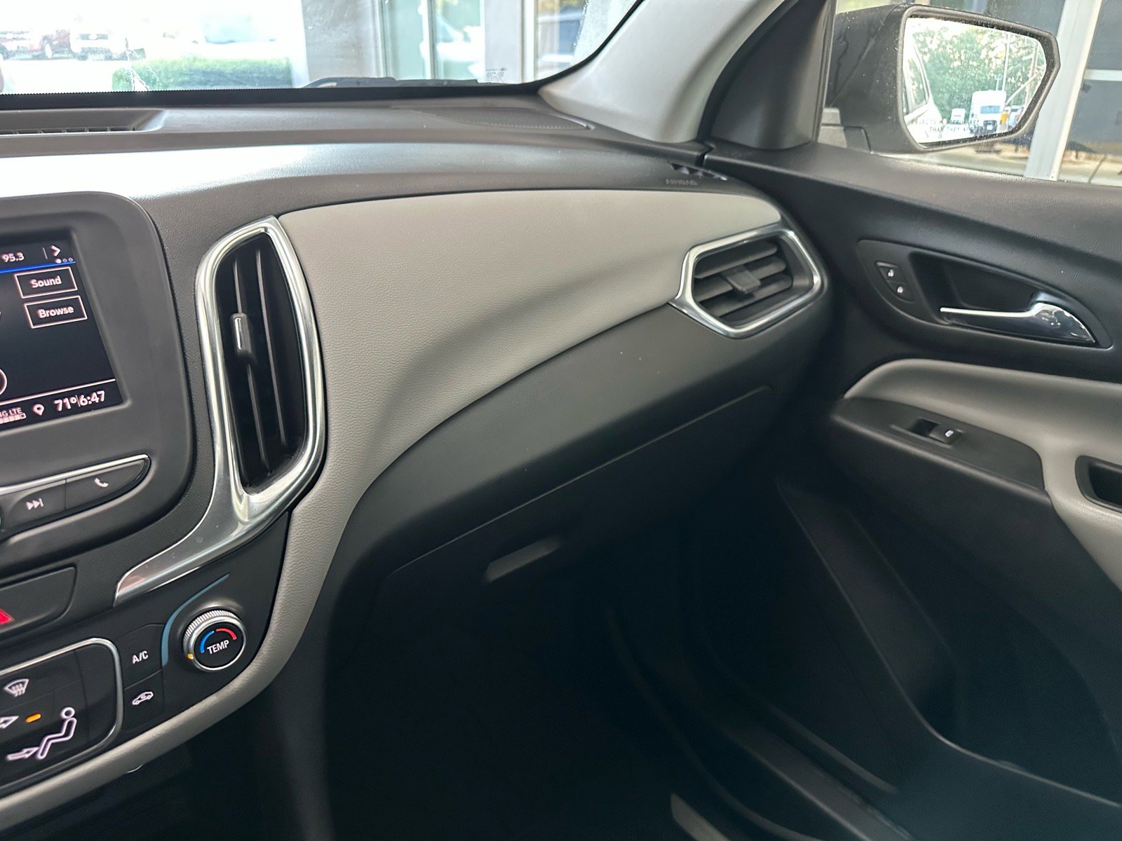 Used 2021 Chevrolet Equinox LS w/ LS Convenience Package FWD image 31