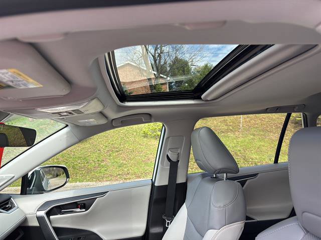 Used 2022 Toyota RAV4 Limited image 15