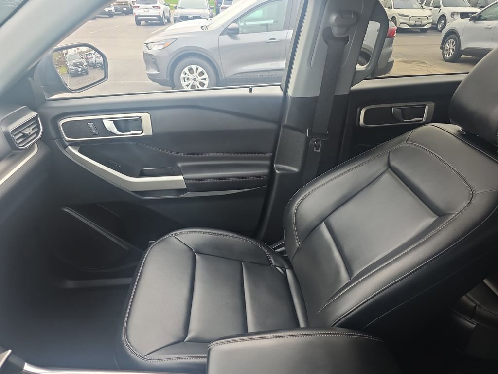 Certified 2024 Ford Explorer XLT w/ Equipment Group 202A image 36
