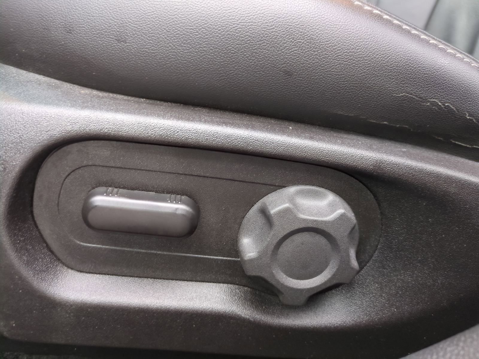 Certified 2018 Ford Taurus SEL image 20