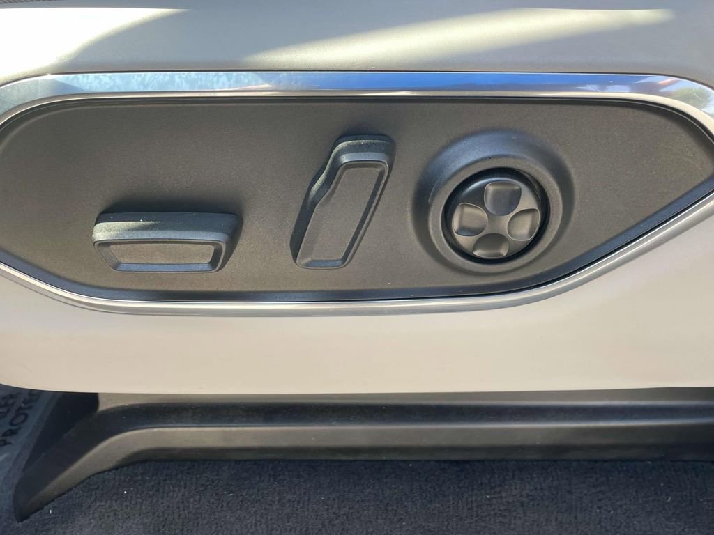 Used 2024 Jeep Wagoneer Series II w/ HD Trailer Tow Package image 14