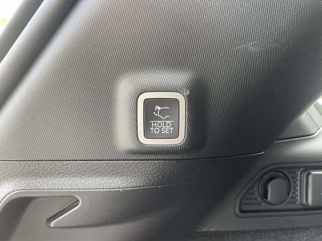 Used 2023 Jeep Grand Cherokee Overland AWD/4WD image 14