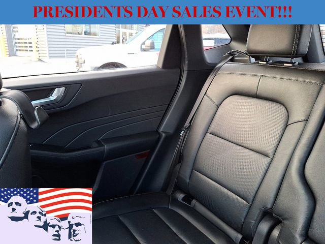 Certified 2022 Ford Escape Titanium w/ Class II Trailer Tow Package image 18