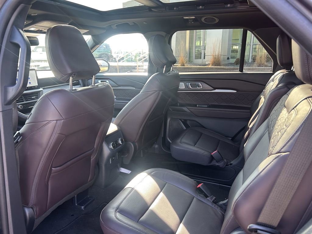 Certified 2025 Ford Explorer Platinum w/ LUX Leather Package image 14