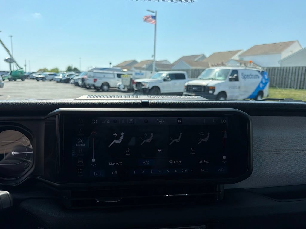Used 2024 Jeep Wrangler Unlimited w/ Convenience Group AWD/4WD image 34
