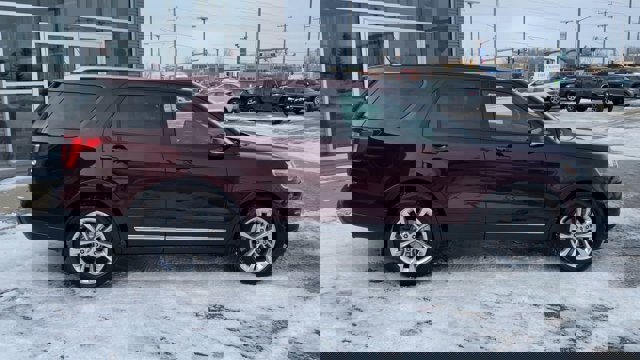 Certified 2018 Ford Explorer XLT w/ Equipment Group 201A image 2