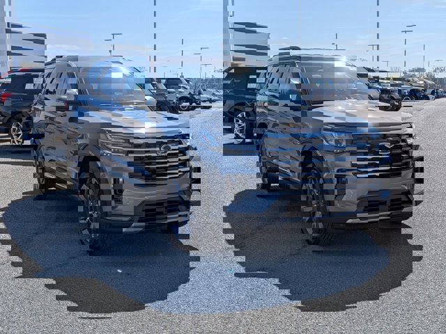 Certified 2025 Ford Explorer Active w/ Active Comfort Package image 7