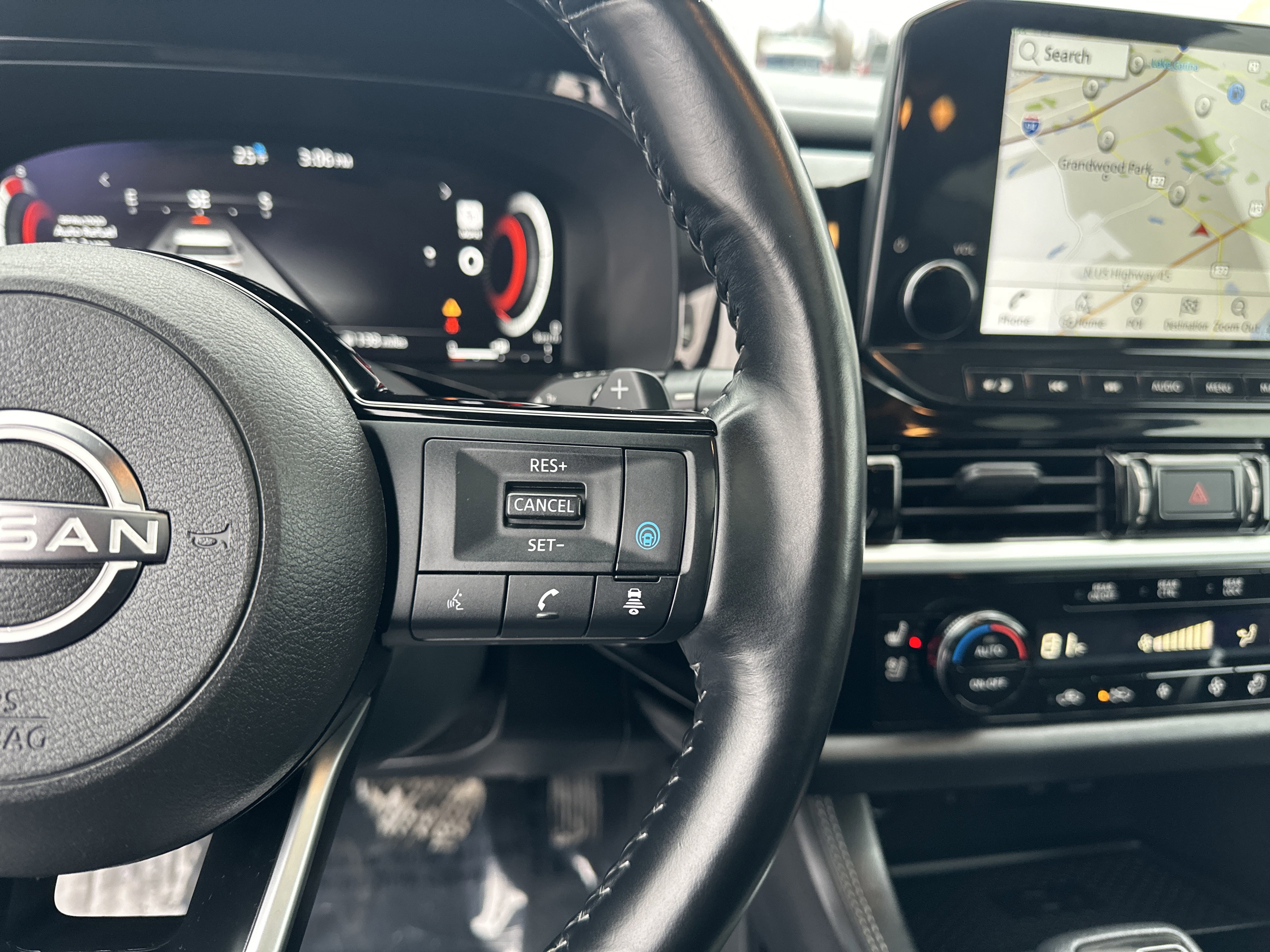 Used 2022 Nissan Pathfinder Platinum w/ Cargo Package image 22