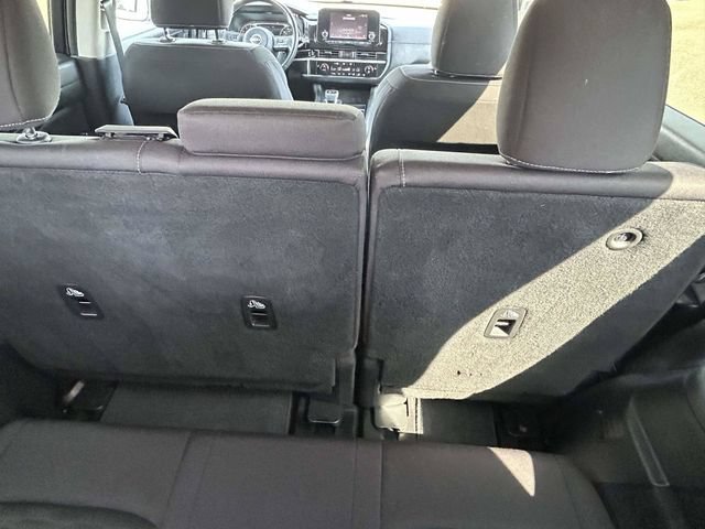 Used 2025 Nissan Pathfinder SV AWD/4WD image 11