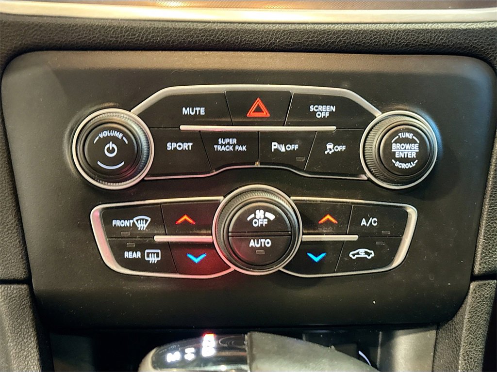 Used 2022 Dodge Charger SXT w/ Driver Convenience Group image 13