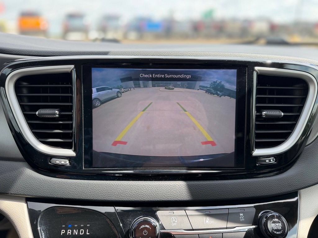 Used 2022 Chrysler Pacifica Touring-L FWD image 26