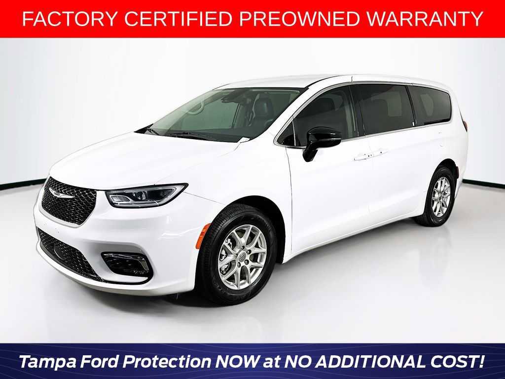 Used 2024 Chrysler Pacifica Touring-L