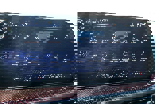 Used 2025 Chevrolet Traverse RS w/ LPO, Floor Liner Package AWD/4WD image 16